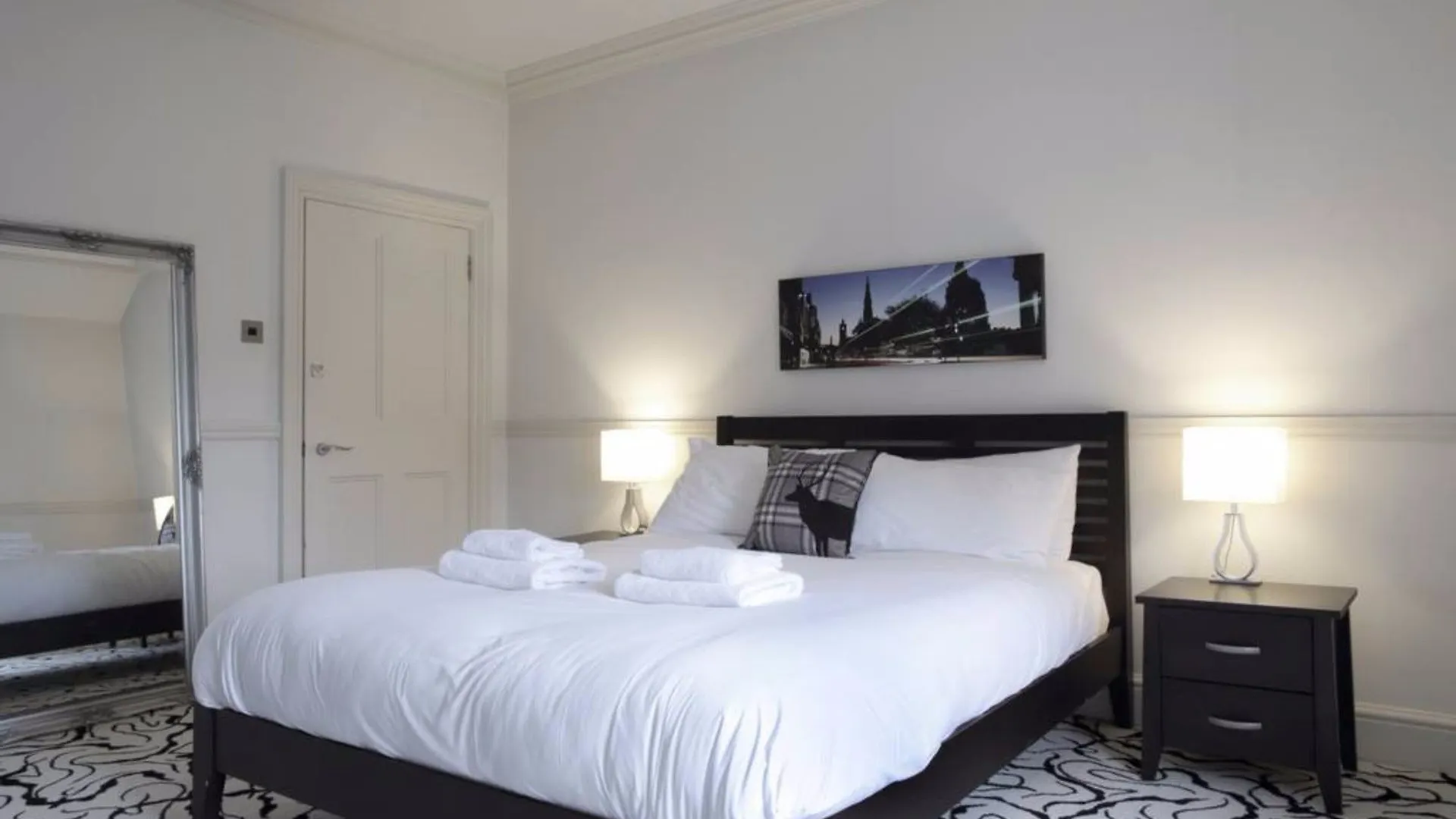 4 Bedroom Apartment In City Centre Edimburgo 0*,